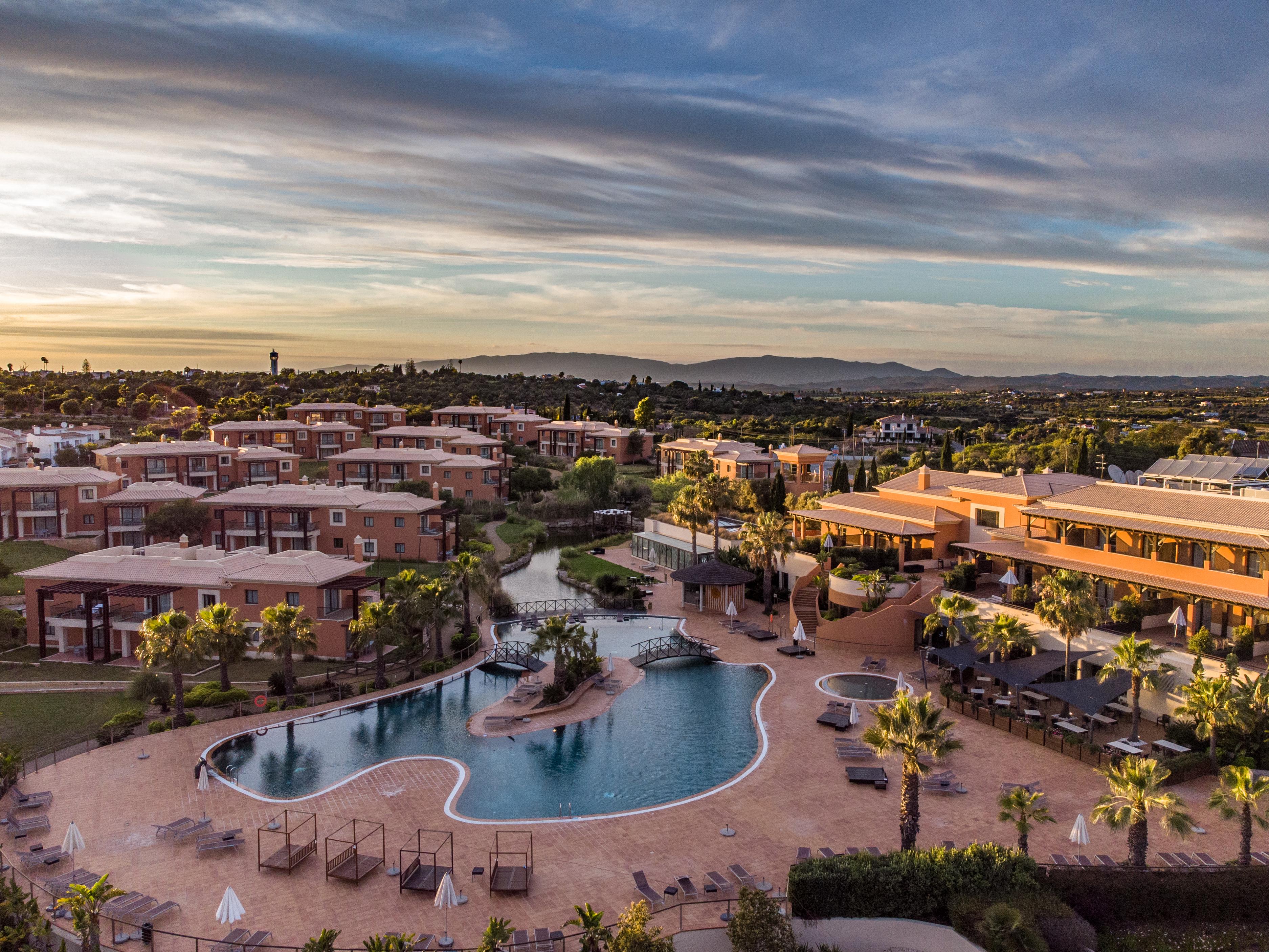 รีสอร์ทมองเต้ ซานโต้ การ์วอยโร ภายนอก รูปภาพ Aerial view of the hotel